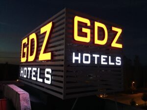 Gdz hotels çatı reklam tabelası 