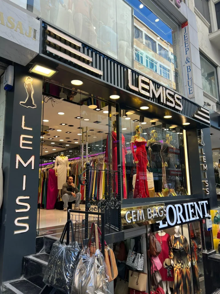 Lemiss Tekstil Işıklı Tabela Modeli Gündüz Görüntüsü