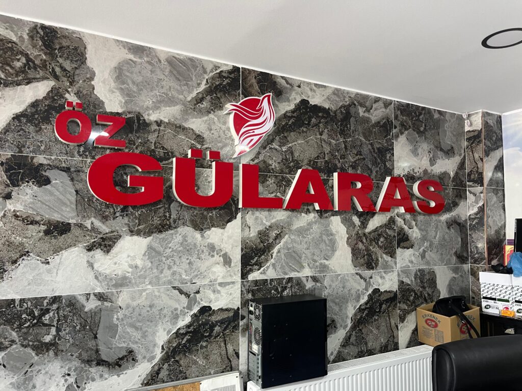 Isiksiz kutu harf duvar uzeri tabela