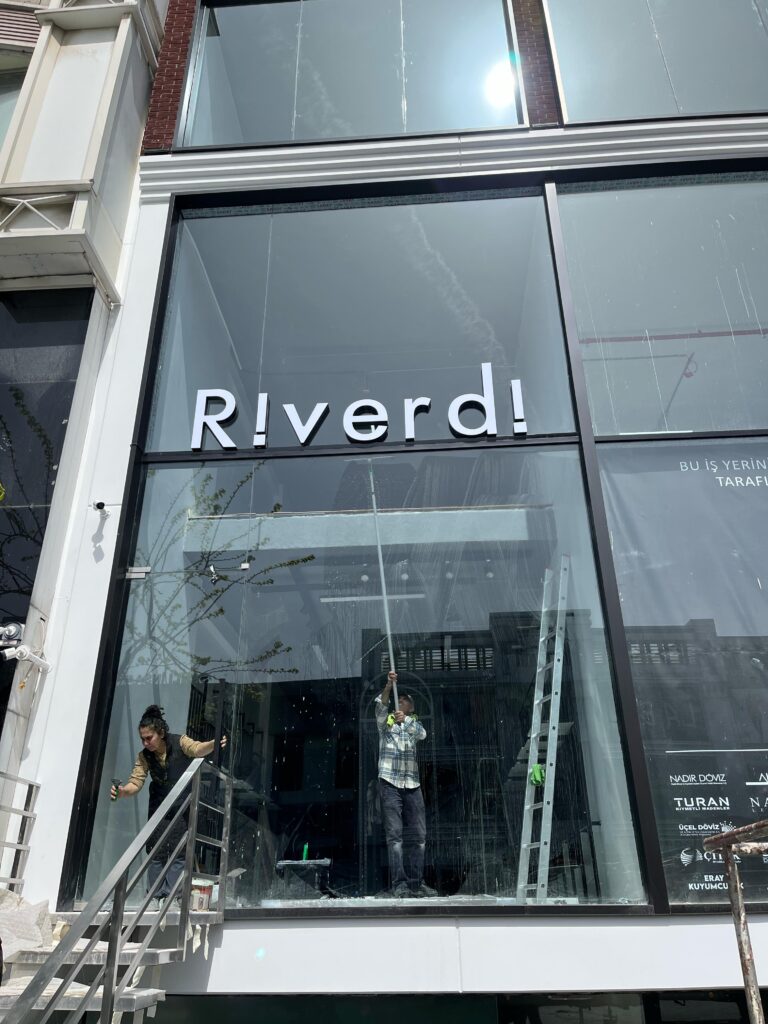 Riverdi merter isikli kutu harf tabela