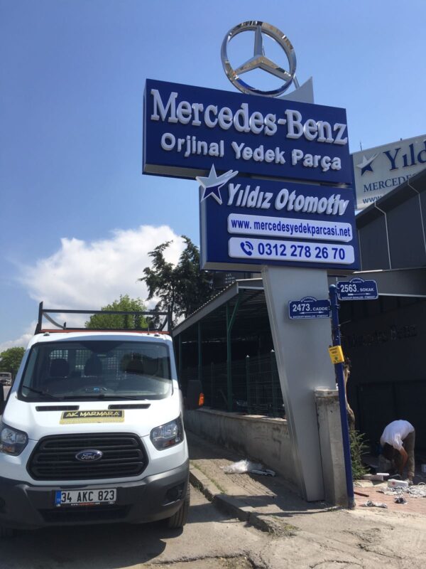 Mercedes isikli totem tabela modeli