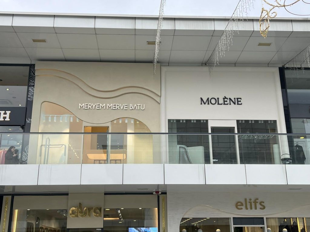 Meryem ve molene giyim zeytinburnu tabela isikli